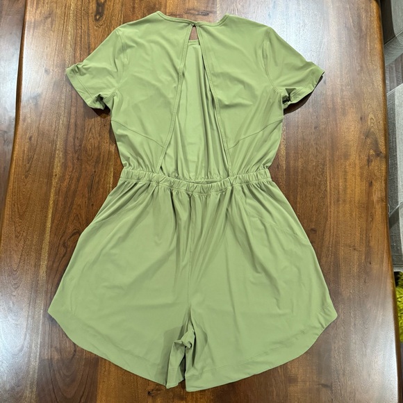 Lululemon Lightweight High-Neck Romper Bronze Green Size 10 Travel Casual - Picture 4 of 10